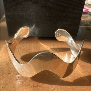 Sterling silver rigid bracelet